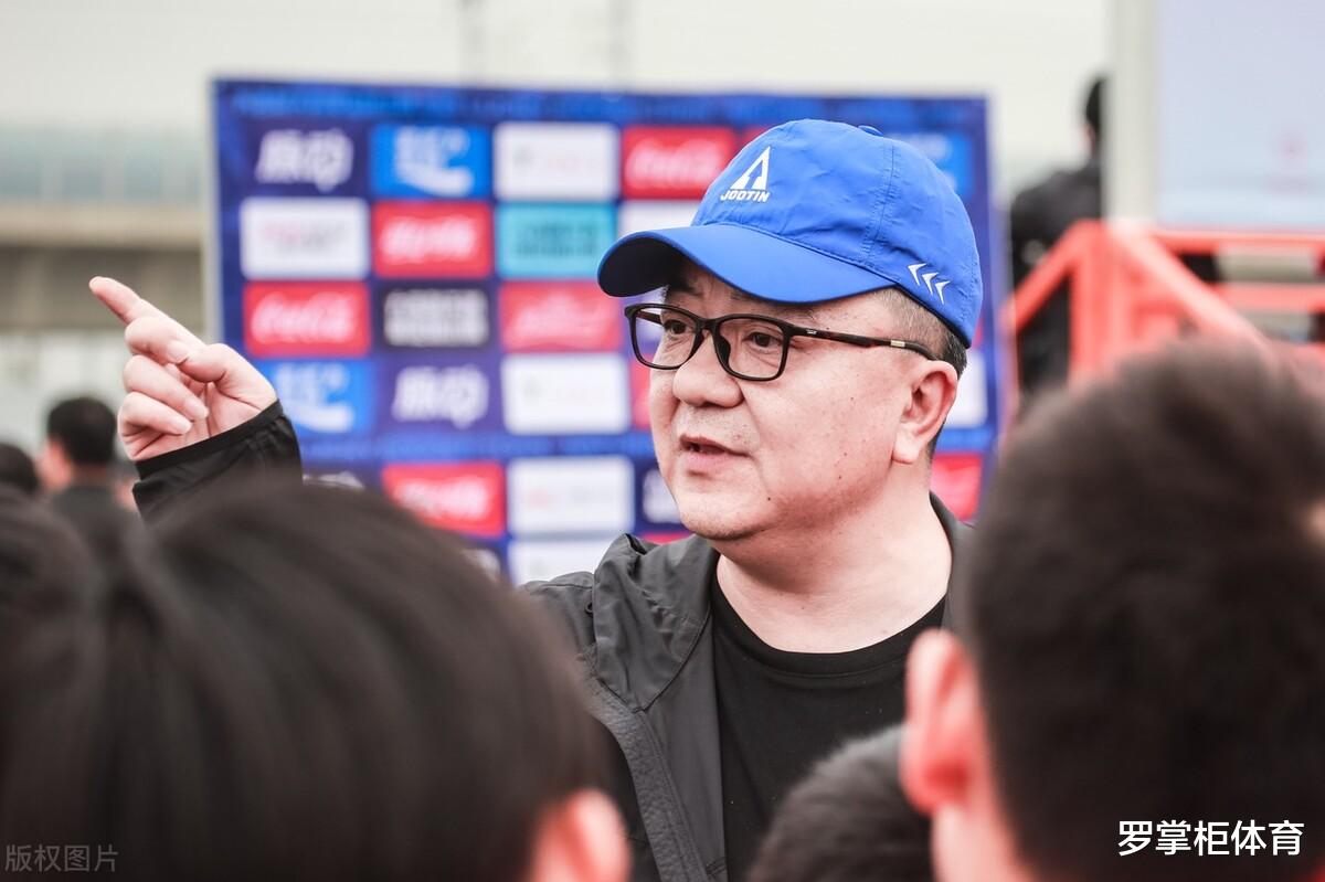 火箭队|巩汉林终于反击了！亮出身份并非球盲，幽默短剧嘲讽董路冯潇霆！