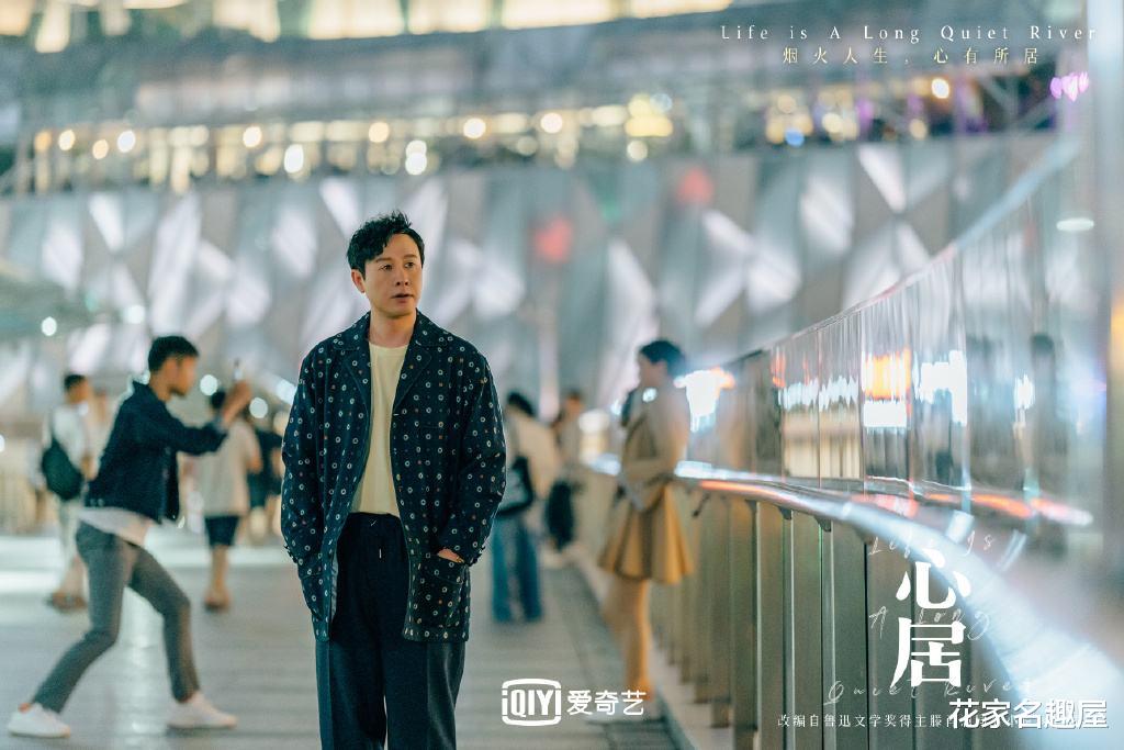 lv|《心居》看到大姑子转手把围巾送保姆，才懂冯晓琴执着买房的原因