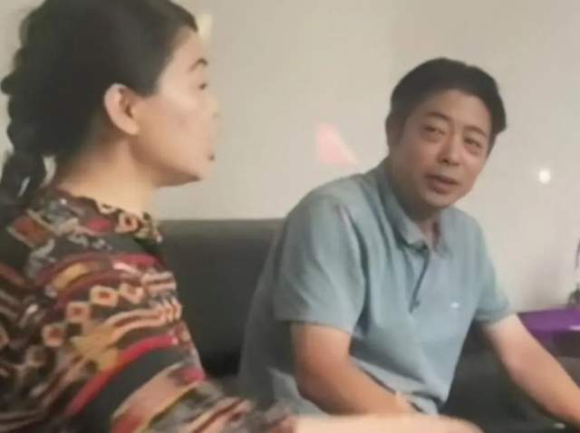 直播带货|许家妮妮开直播带货,哥哥云昊现身送礼物,直播间人气高达万人