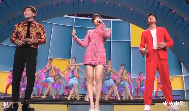 春晚|春晚最惊艳女星：李思思丝绒天鹅颈，李宇春性感，伊丽媛华贵雍容