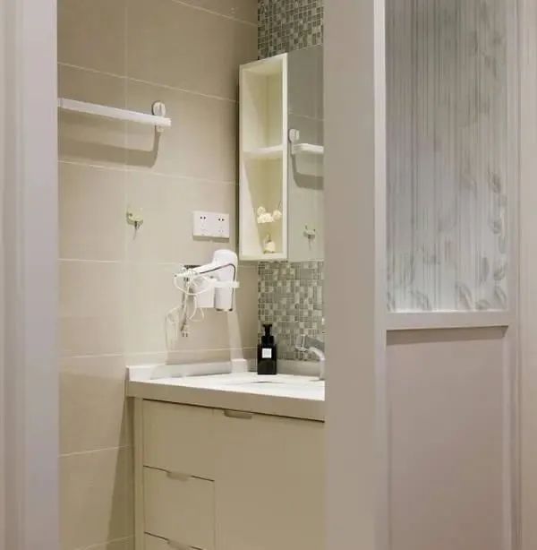 95平两室新房,一进门把人迷住,客厅太漂亮了,钱花的值了!