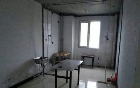 月入5000的工薪阶层,为了省钱直接搬进毛坯房,一住就是5年