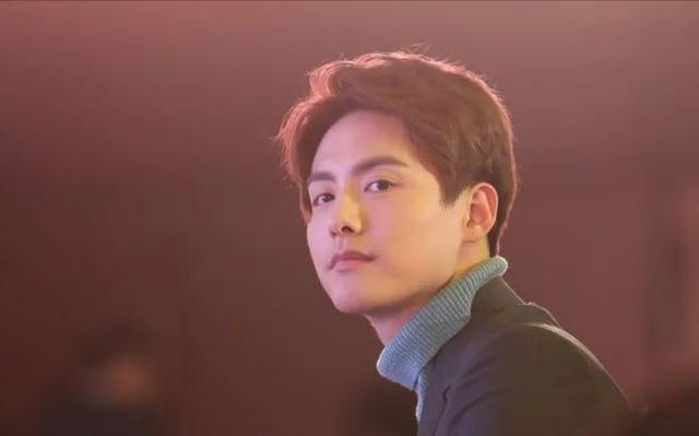 马天宇|母亲自杀父亲消失,她供弟弟马天宇上学,弟弟成名后伺候她坐月子