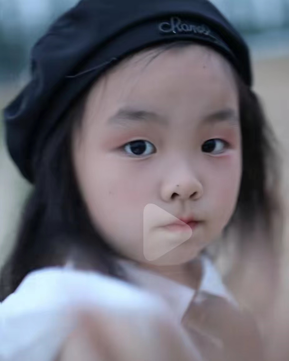 奇奇|田静晒女儿悦悦美照，称女儿健康快乐就好，悦悦颜值酷似奶奶