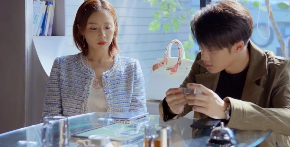 周游|《你安全吗?》的开播告诉我们,当配角惊艳时,差点没主角啥事了