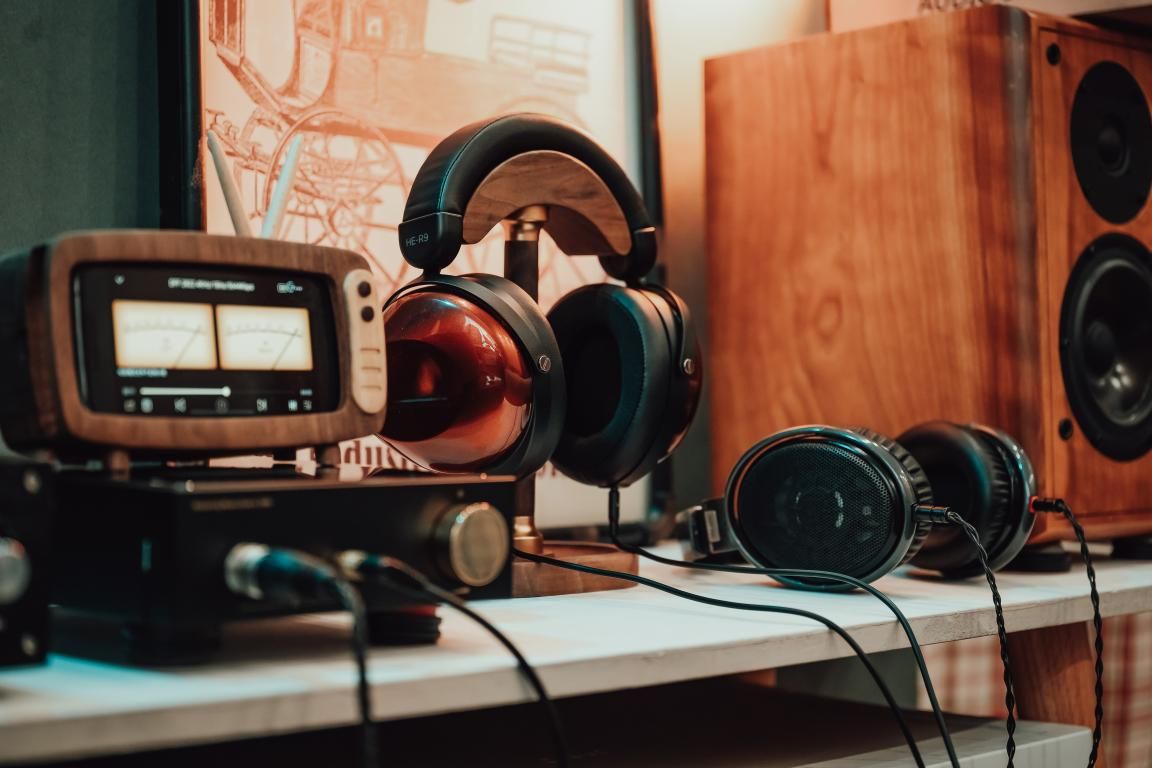 hifiman|馥郁均衡，动圈HIFI大耳的一股清流 HIFIMAN海菲曼 HE-R9试听浅析