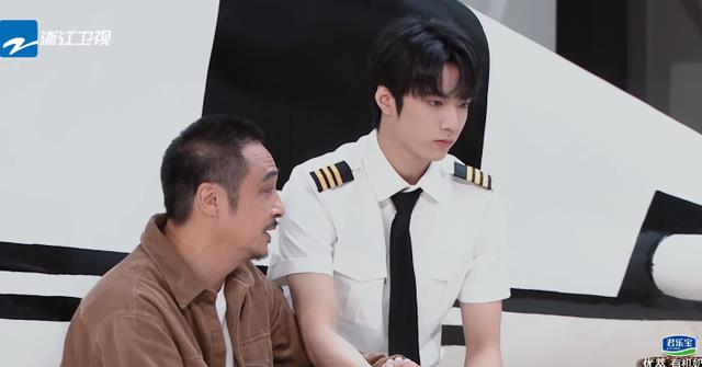 刘耀文|刘耀文演戏初体验，吴镇宇无保留传授经验，尔冬升送“红卡”