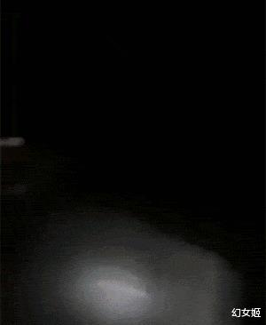 汽车提示“异动”，幽会的妻子被抓包，妻子：能不能不发朋友圈？