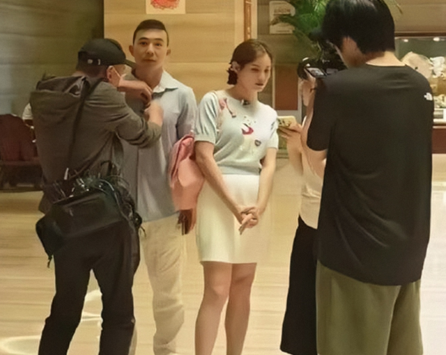 刘畊宏|刘畊宏夫妇被偶遇,直播内外身材差异明显,网友:路透照为他正名