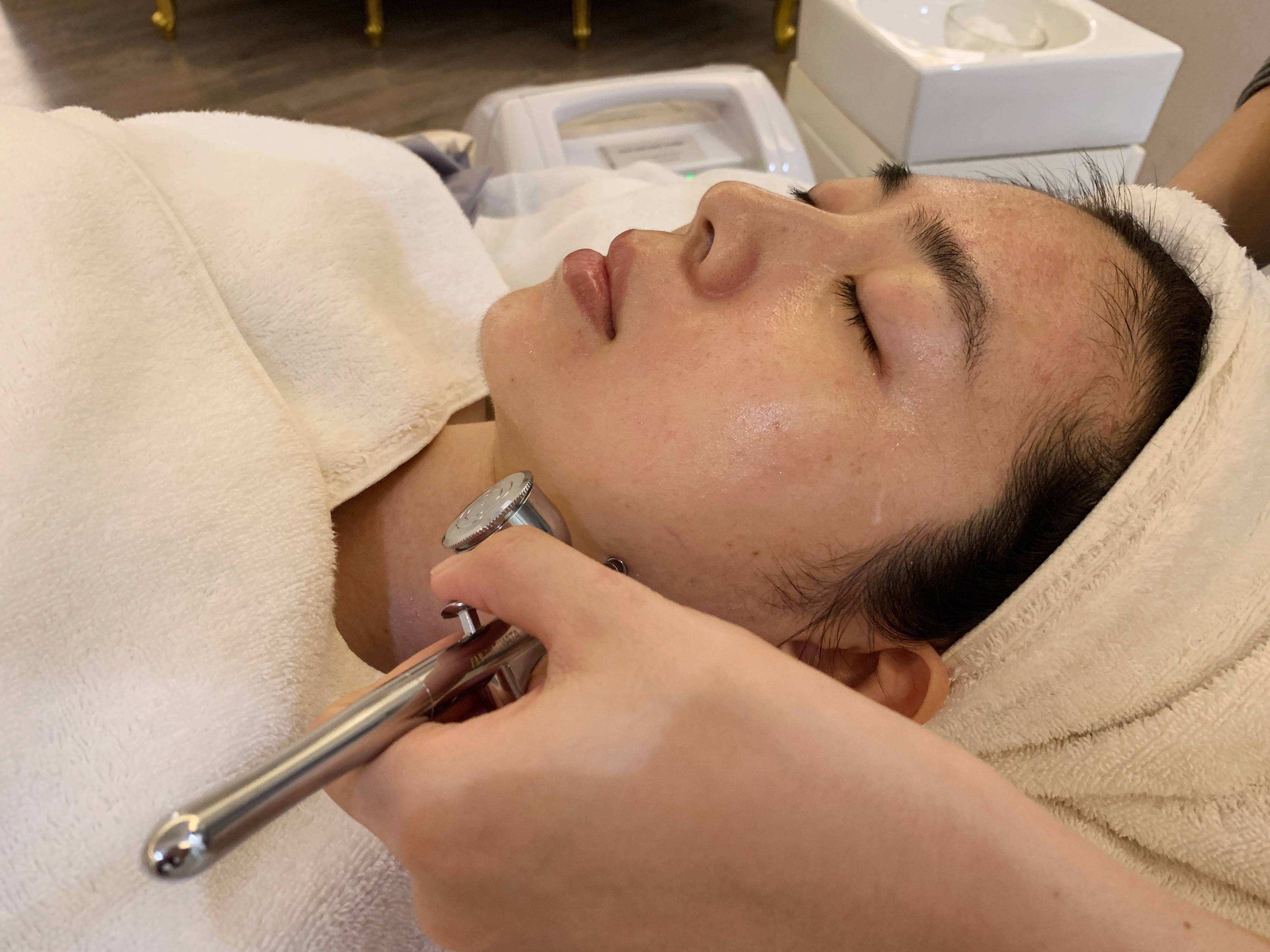 护肤 现在越来越多的人去做脸部护理,到底有没有必要呢