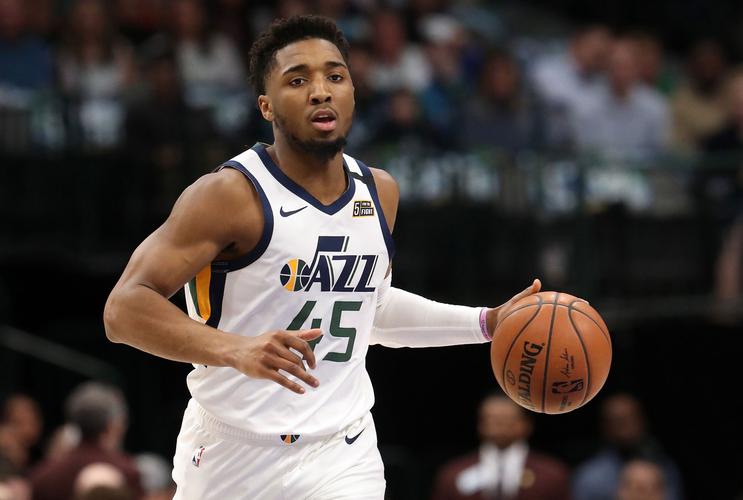 米切尔|NBA现役十大实力大于名气的球星：绿军探花上榜，比尔一直被低估