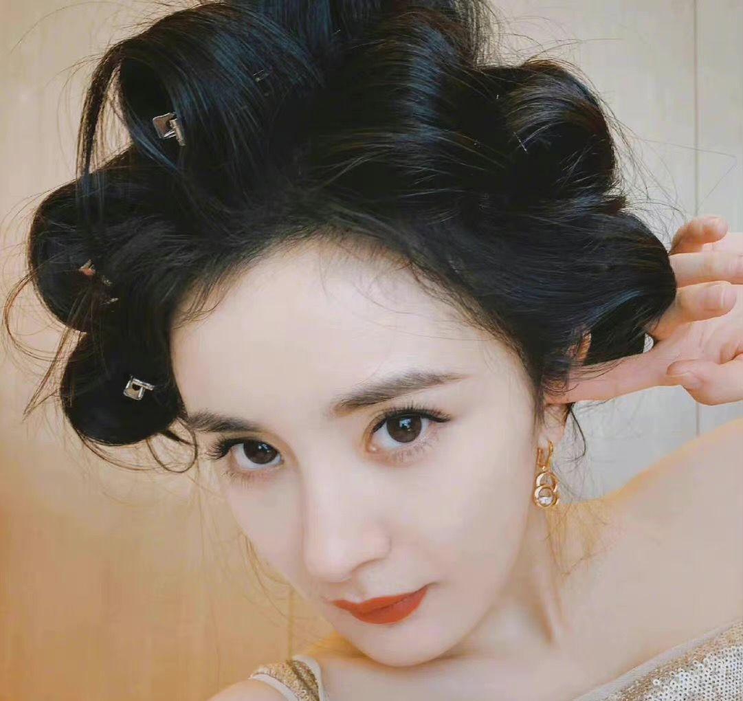 杨幂|太恶毒了！知情人曝杨幂遇职业黑，要将她打造成内娱女版“张翰”