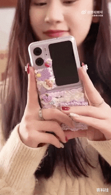 手机壳|脑洞大开还是得靠网友!绿厂小折叠屏引发DIY手机壳热潮