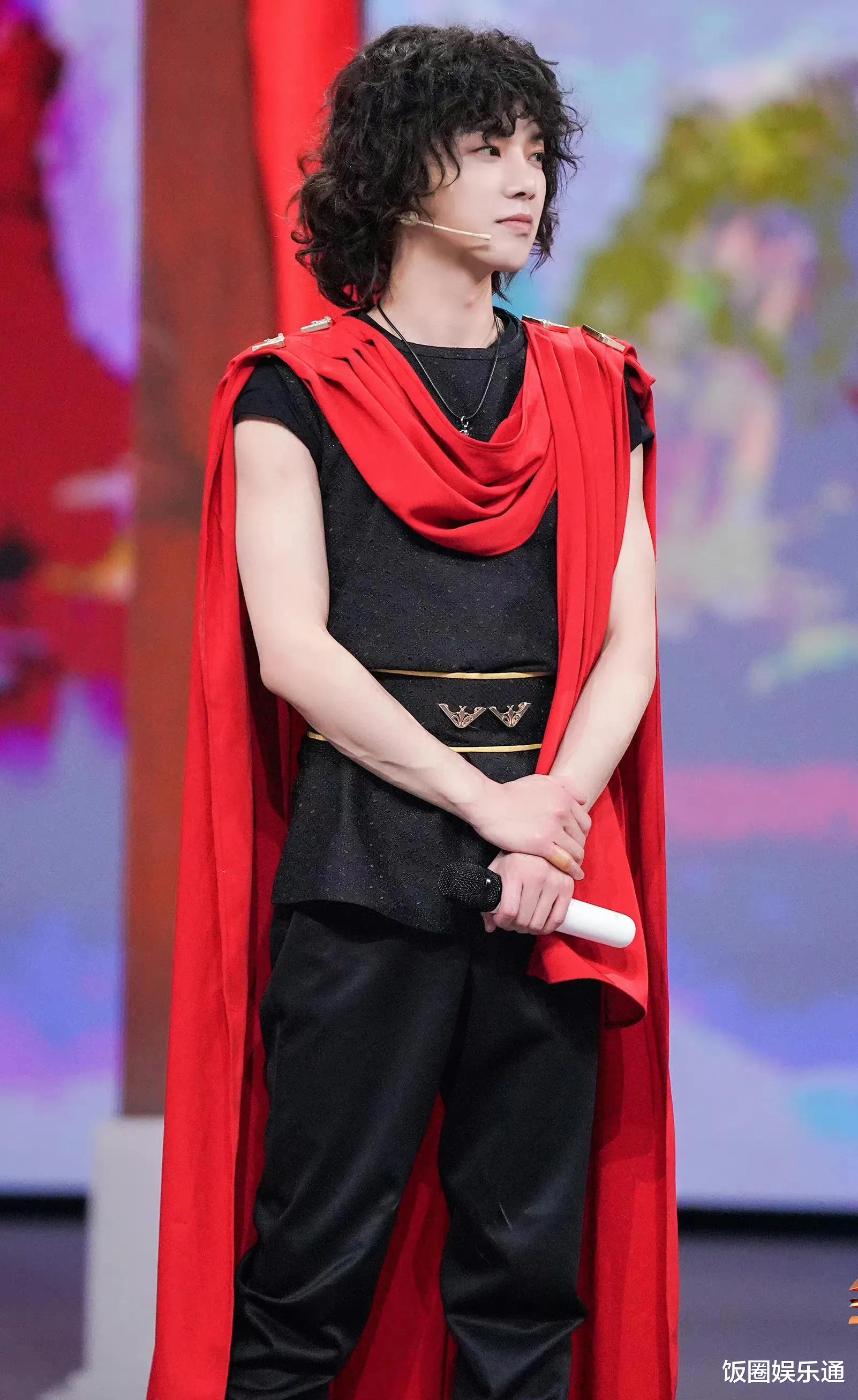 王兴德|王牌第三期，关晓彤古装照清纯脱俗，华晨宇版步惊云令人惊艳