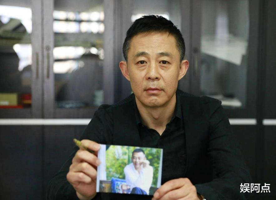 侯勇|侯勇三婚娇妻近照被扒，颜值气质不输女明星！结婚4年仍未怀孕