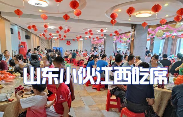 山东小伙去江西吃席,朋友圈吐槽菜品差,结果发现小丑原来是自己