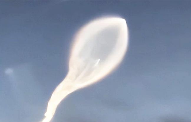 我国多地拍摄到巨型发光体,中国神秘武器曝光?