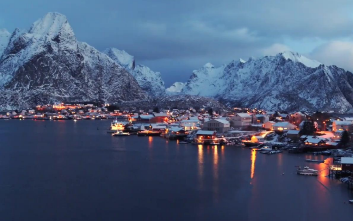 旅游业|挪威旅游业发达，优美的自然环境，吸引着大批的游客前来观光游览