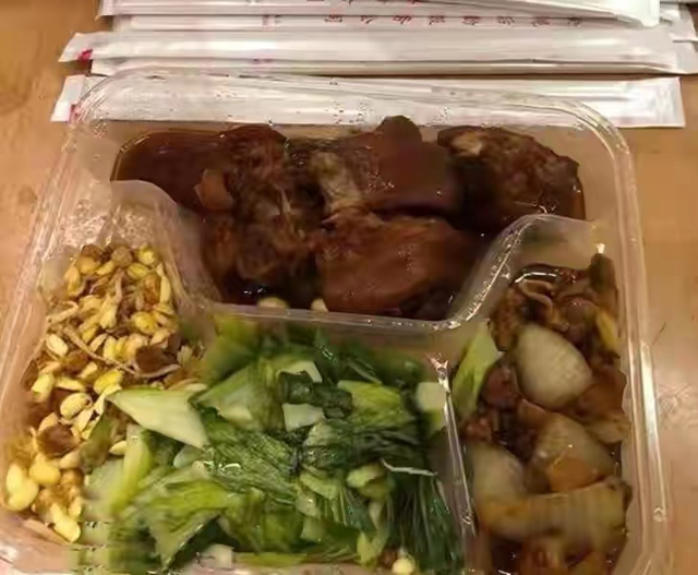 央视春晚|央视春晚后台年味足！理发室小卖部一应俱全，手机需放盒单独存放