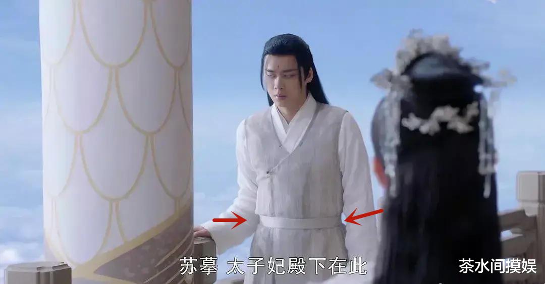 李易峰|李易峰水桶腰醒目、许凯肿成胖头鱼，颜值再高，发福了也别演古偶