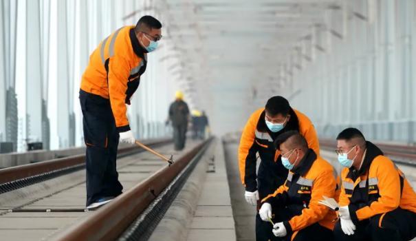 燕山|铁路局2022下半年招聘来了，学历低至专科，4类考生将优先录用