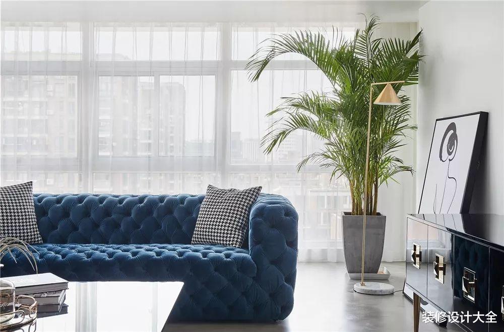 沙发不靠墙，还能靠什么？聪明人都这样做，实用又美观！