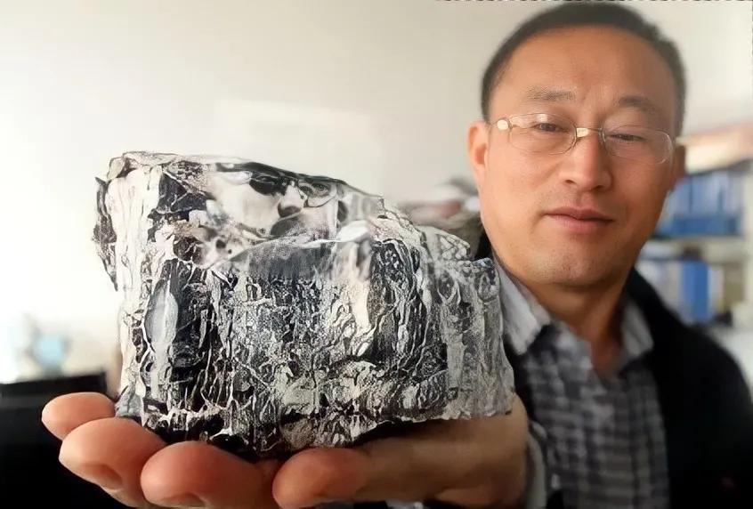 2015年他在河沙里捡到一块怪石,结果5天后出价2万都不肯卖