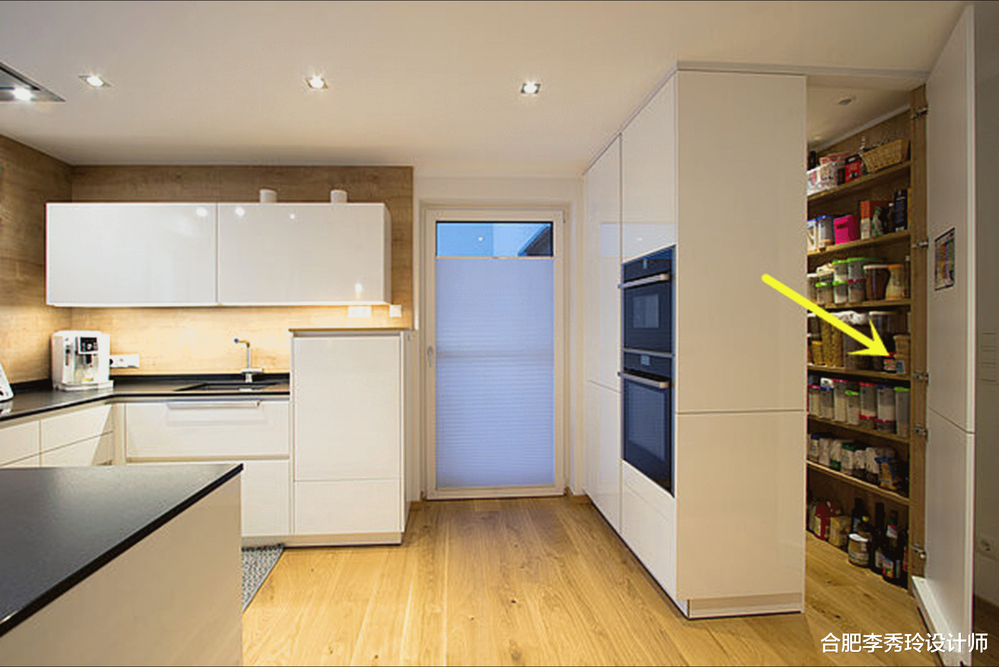 天天围着厨房转，我怎么就没想到：橱柜往前挪1米，腾个储物间