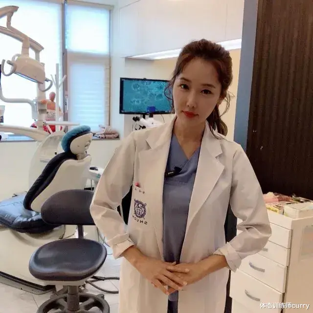 运动|韩国最美牙医,51岁与女儿似姐妹,身材更是好到爆!力量训练真香