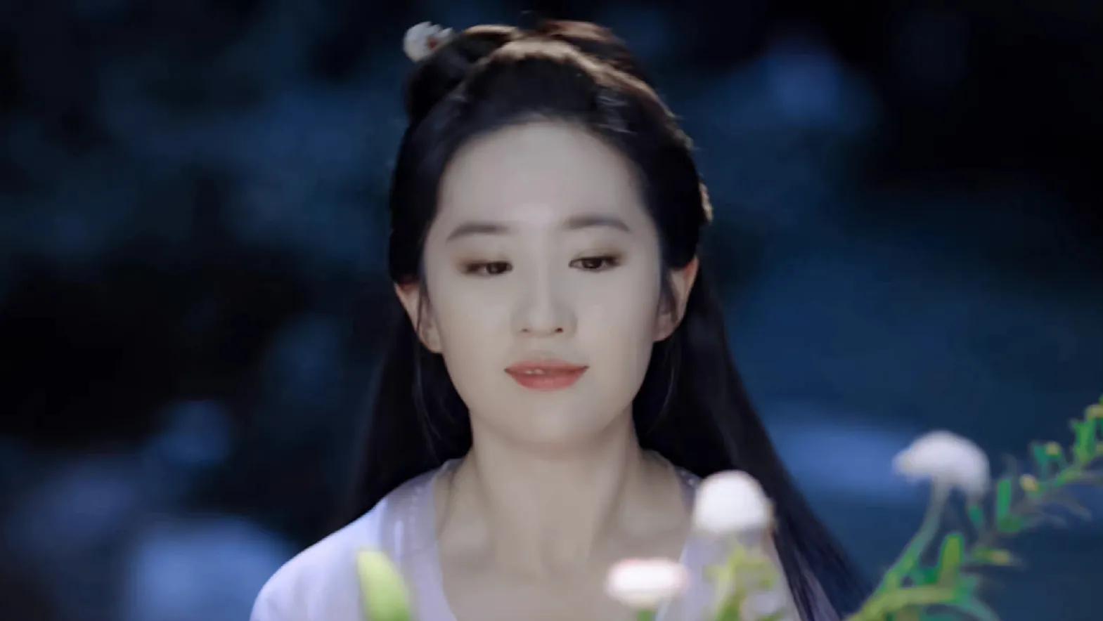 黄圣依 9位花旦离开P图差距就出来了，黄圣依女生男相，刘亦菲险胜