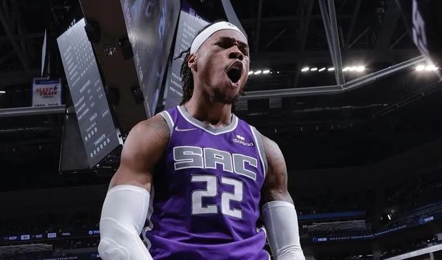 霍姆斯|家暴！殴打妻儿！携带违禁品，这位NBA4000万先生，自毁前程啊！