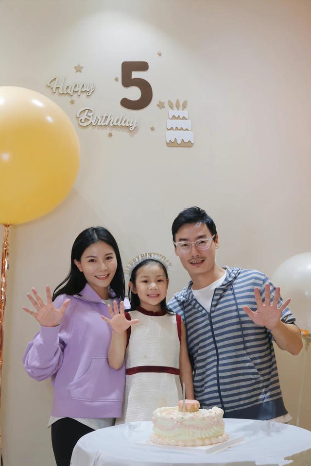 何姿|跳水女神何姿：4岁时妈妈去世，颜值与实力并存，不嫁豪门嫁师兄