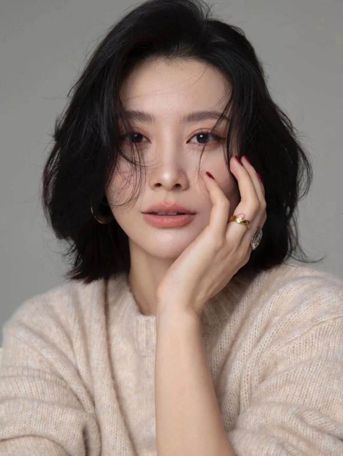 健脾祛湿 50岁后留披肩发就是“装嫩”？奶奶辈留的发型，究竟取决于什么