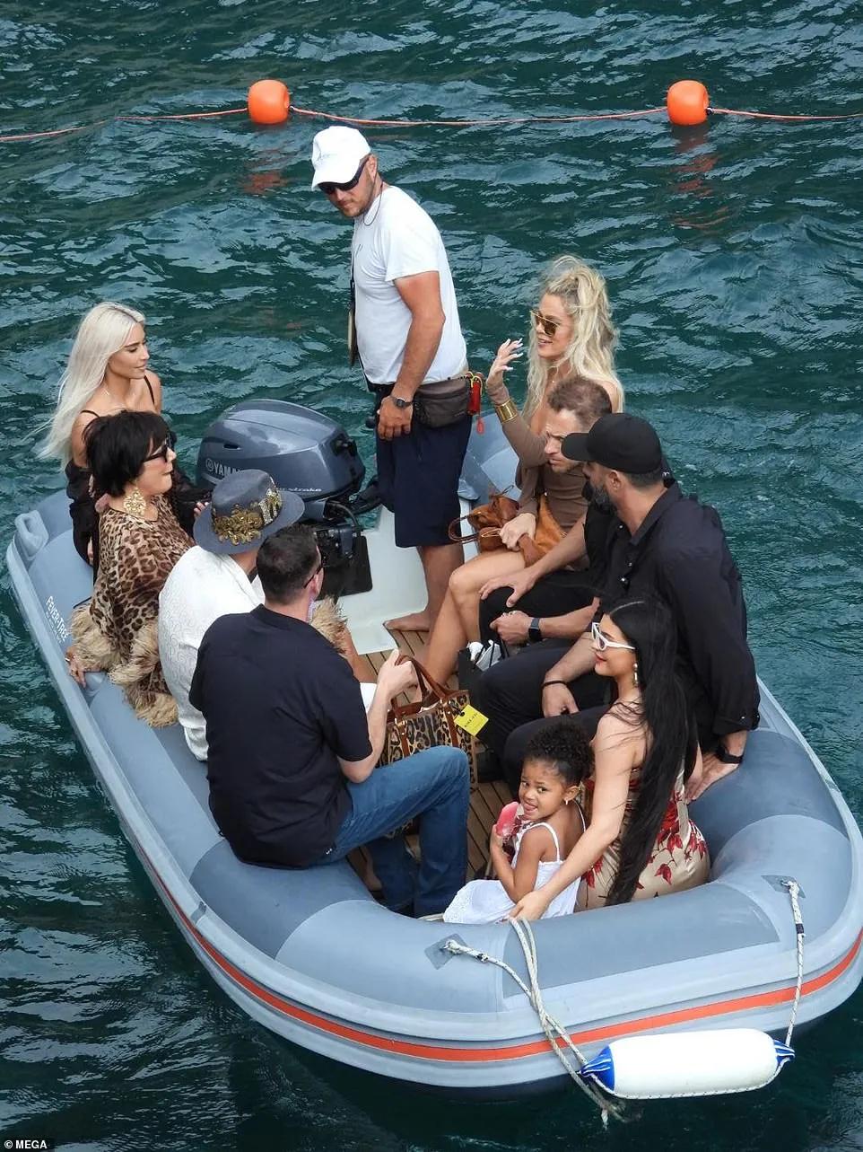 金·卡戴珊|卡戴珊大姐婚礼场地曝光,租下整个城堡