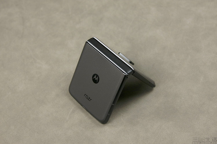 |moto razr 2022评测:“小而美”的翻盖折叠旗舰