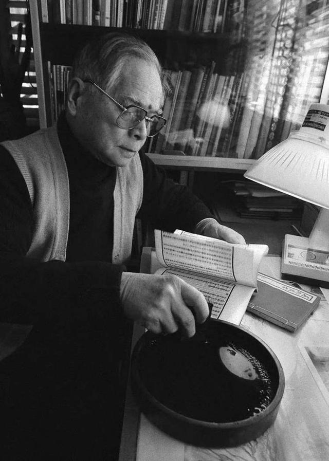 经典|艺术圈“最强”粉丝，“追星”30年把自己追成大师