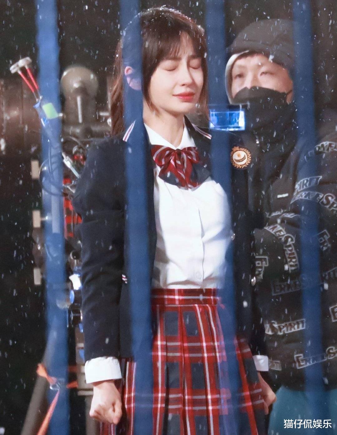 孙艺珍|33岁baby演高中生，现场哭戏双眼紧闭、一脸痛苦，网友：收着点