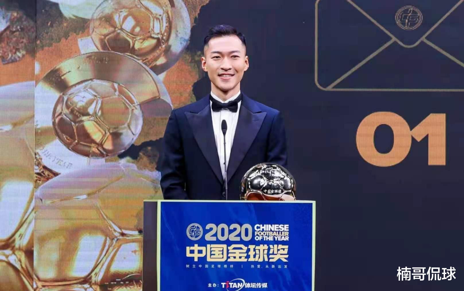 国足|国足队长坚持吃海参！踢越南躲球惹争议，女足姑娘舍身拼堵保胜利