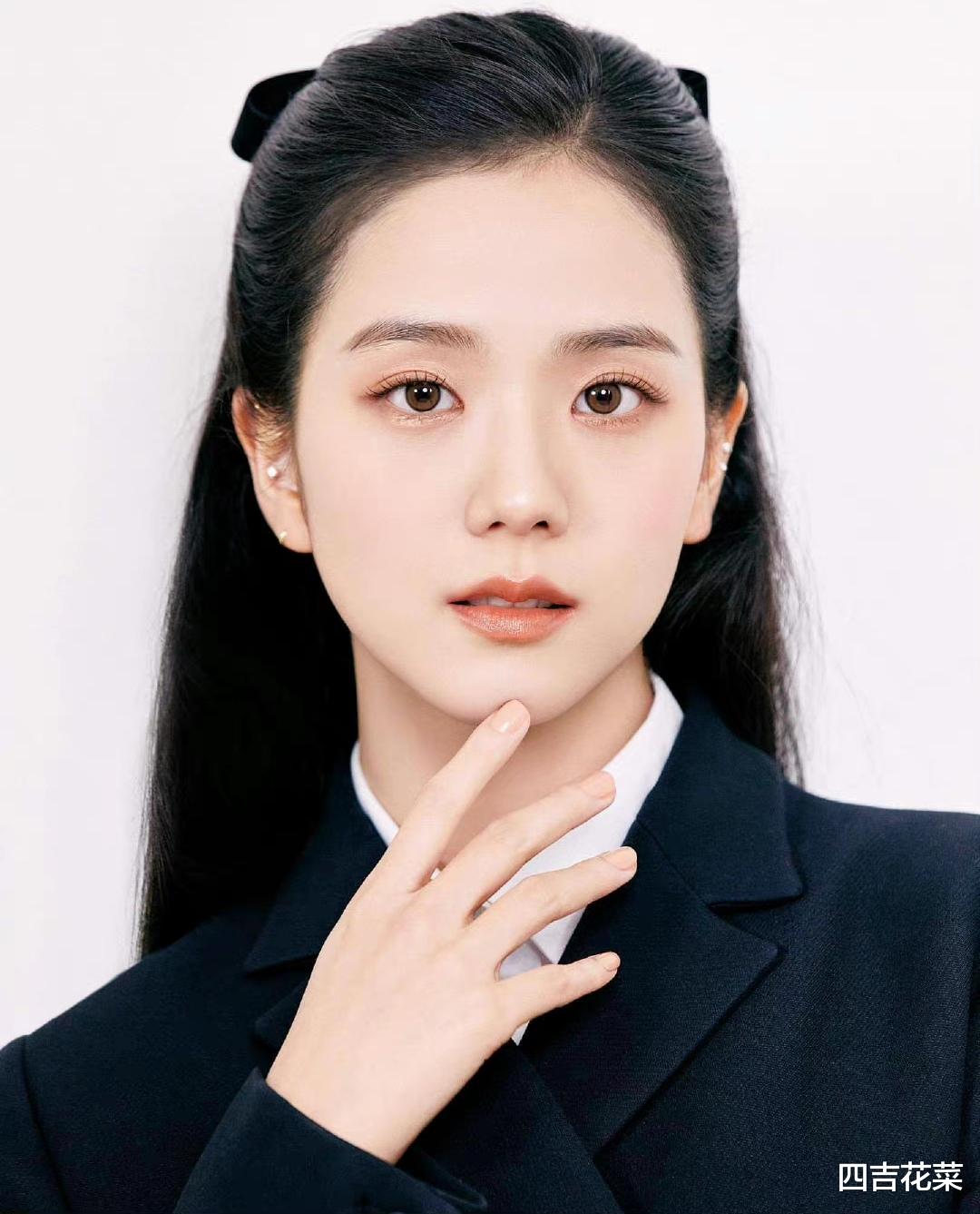 衬衫 Blackpink全新look登上滚石封面，女明星的染发心路历程