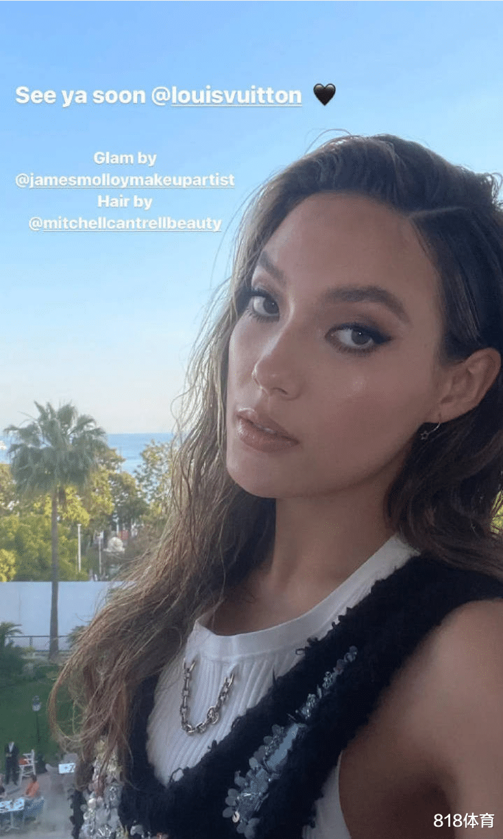 戛纳电影节|国际巨星! 谷爱凌亮相戛纳电影节晚宴, 戴2枚钻戒拎LV包包时髦拉风