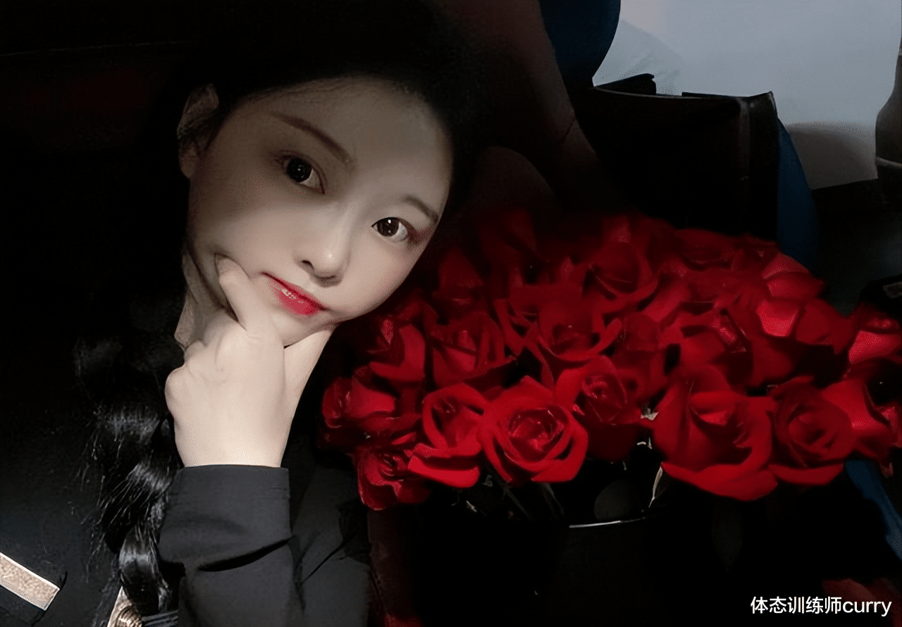 健身|00后健身辣妹,身材曲线完美,自律和健身成就了她