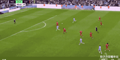 英超|2-2！19亿豪门火爆对决 英超冠军悬念继续 独狼只射不传葬送良机