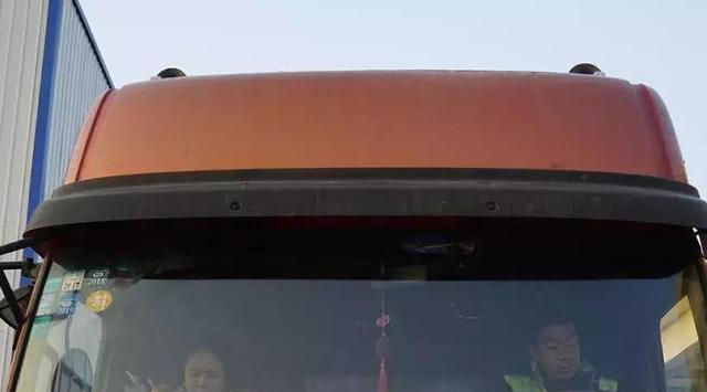“大货车”里的1男1女,他们生活中是“真夫妻”吗?内行给出答案