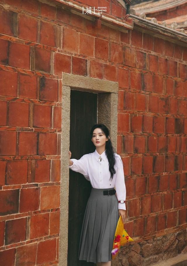 赵丽颖|赵丽颖《上城士》开年刊，戴簪花围秀闽南文化，演绎烟火人间大片