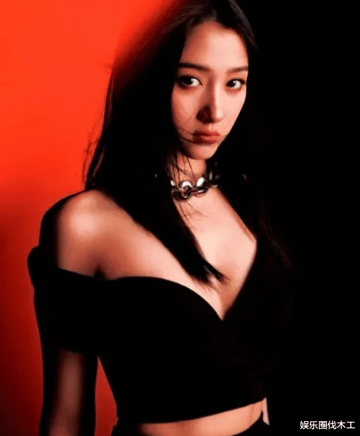 鹿晗|鹿晗分手风波后首露面！生图笑容难掩疲态，晓彤大片暴露感情现状