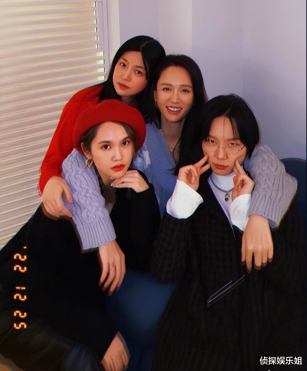 杨丞琳|陈妍希陈乔恩杨丞琳周笔畅聚会，笔笔素颜抢镜，乔恩状态惊艳