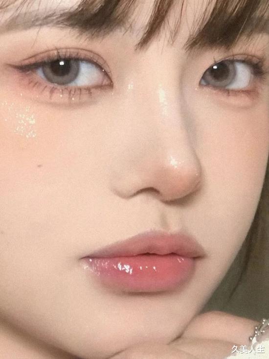 杨超越 杨超越是整了吗?怎么突然美成王祖贤了?