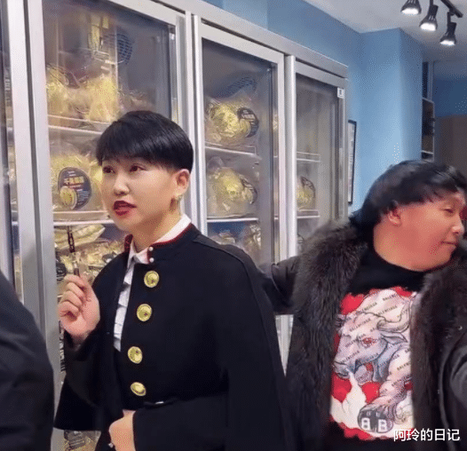 杨树林|杨树林老婆胖丫，出狱后靠卖水果维生：被曝生二胎，抱婴儿母爱满满