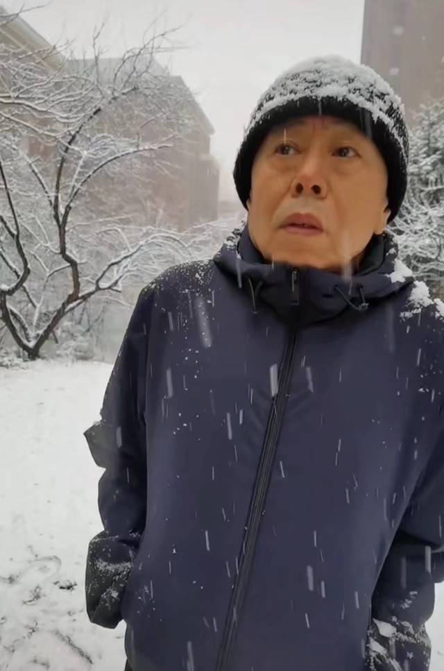 徐克|潘长江雪中漫步,六十四岁直播带货翻车,何时能走出雾霾呢