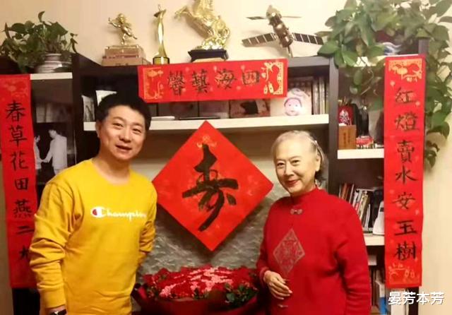 刘长瑜|“铁梅”刘长瑜80大寿近照曝光，风采不减当年，照片上四人都是谁